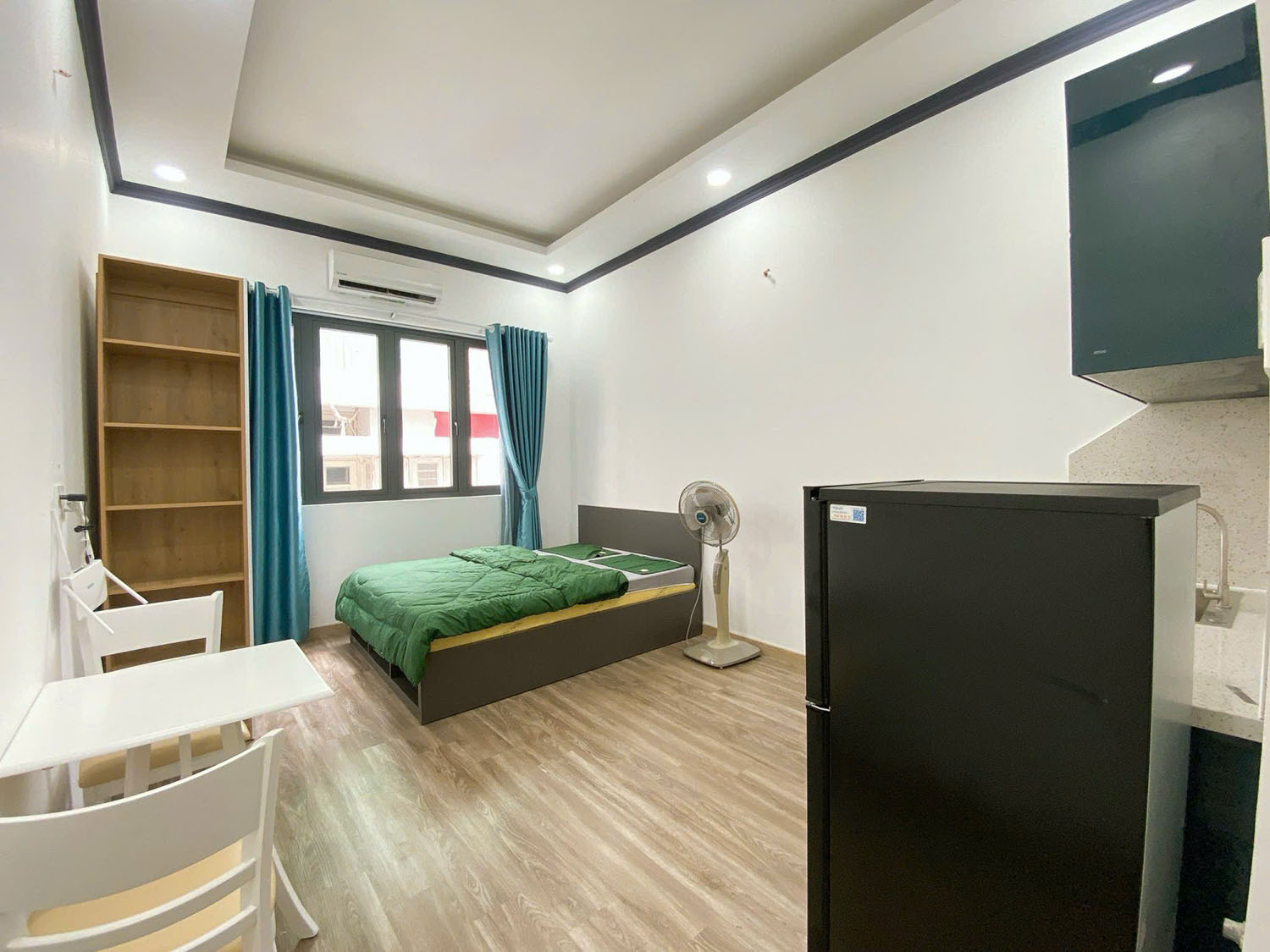 Nhà phố 2 lầu, sân thượng (3,5mx17m) gồm mặt bằng k.doanh và 6 phòng d.vụ Đường Nguyễn Thanh Tuyền